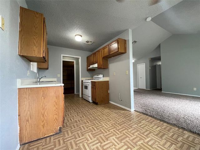 10220 Isaac Drive, Midwest City, OK 73130