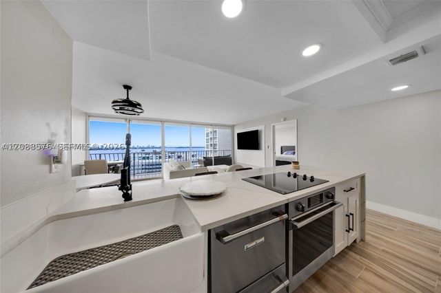 7601 E Treasure Dr 1722, North Bay Village, FL 33141