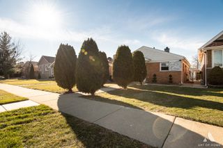 7828 Lotus Avenue, Burbank, IL 60459