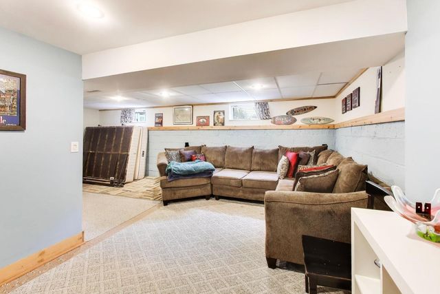 124 E Grantley Avenue, Elmhurst, IL 60126