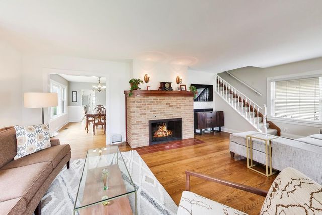 124 E Grantley Avenue, Elmhurst, IL 60126
