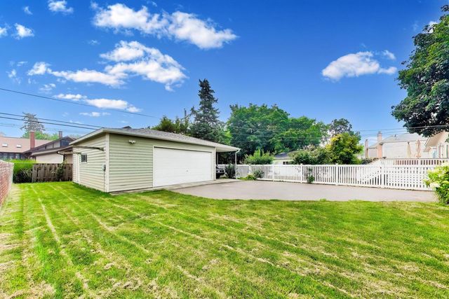 124 E Grantley Avenue, Elmhurst, IL 60126