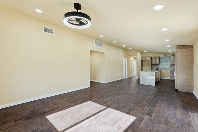 8008 Greenbush Avenue, Panorama City (los Angeles), CA 91402