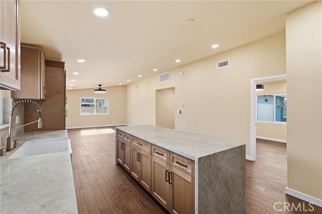 8008 Greenbush Avenue, Panorama City (los Angeles), CA 91402