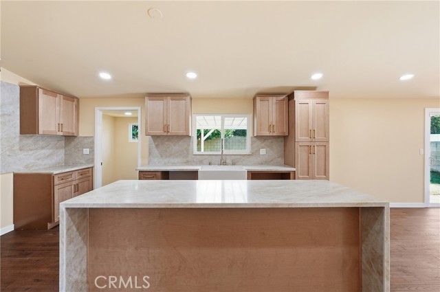 8008 Greenbush Avenue, Panorama City (los Angeles), CA 91402