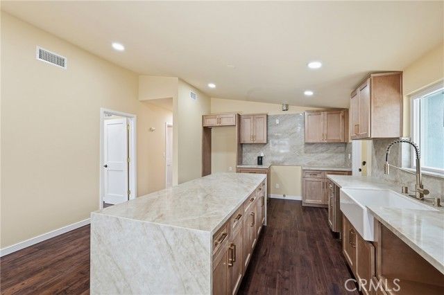 8008 Greenbush Avenue, Panorama City (los Angeles), CA 91402