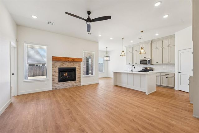 2224 Los Angeles Avenue, Edmond, OK 73034