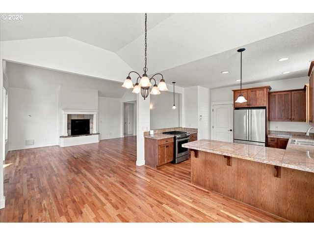 1096 8TH Ave, Albany, OR 97321