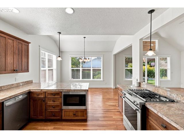 1096 8TH Ave, Albany, OR 97321