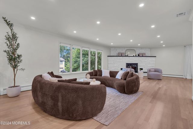 7 S Lakeview Drive, Jackson, NJ 08527