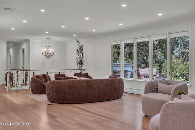 7 S Lakeview Drive, Jackson, NJ 08527