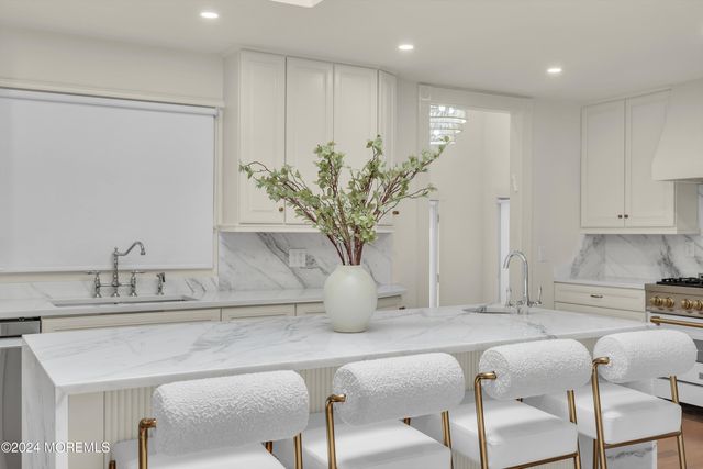 7 S Lakeview Drive, Jackson, NJ 08527