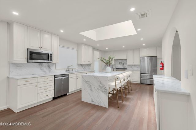 7 S Lakeview Drive, Jackson, NJ 08527