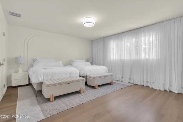 7 S Lakeview Drive, Jackson, NJ 08527