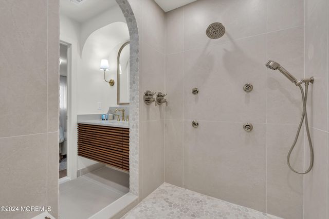 7 S Lakeview Drive, Jackson, NJ 08527