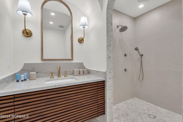 7 S Lakeview Drive, Jackson, NJ 08527