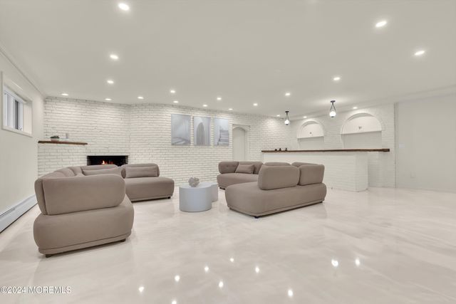 7 S Lakeview Drive, Jackson, NJ 08527