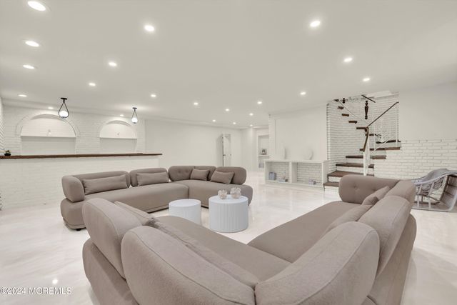 7 S Lakeview Drive, Jackson, NJ 08527