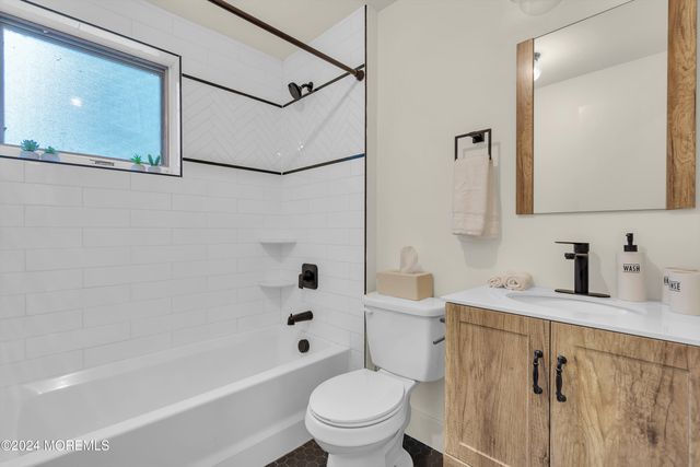 7 S Lakeview Drive, Jackson, NJ 08527