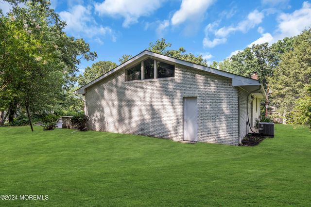 7 S Lakeview Drive, Jackson, NJ 08527