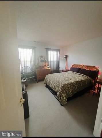 909 EAGLES CHASE DR, Trenton, NJ 08648