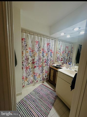909 EAGLES CHASE DR, Trenton, NJ 08648