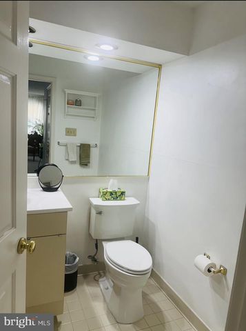 909 EAGLES CHASE DR, Trenton, NJ 08648