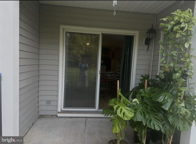 909 EAGLES CHASE DR, Trenton, NJ 08648
