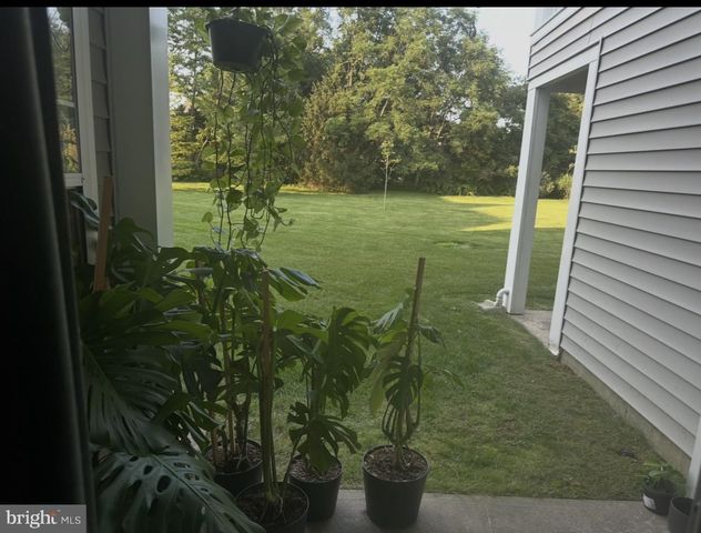 909 EAGLES CHASE DR, Trenton, NJ 08648
