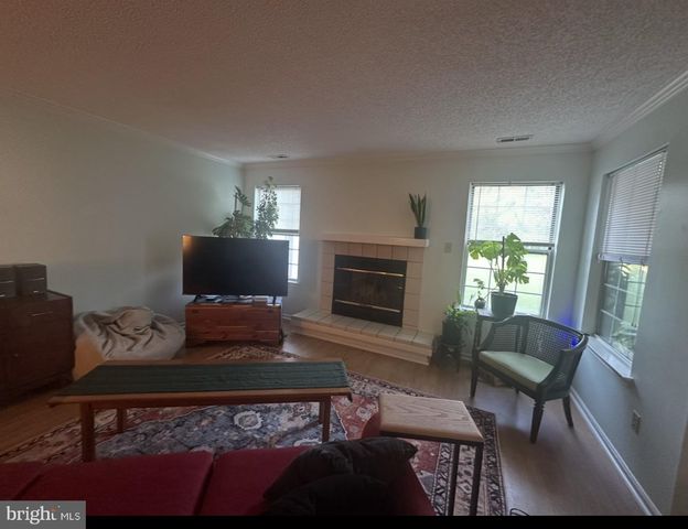 909 EAGLES CHASE DR, Trenton, NJ 08648