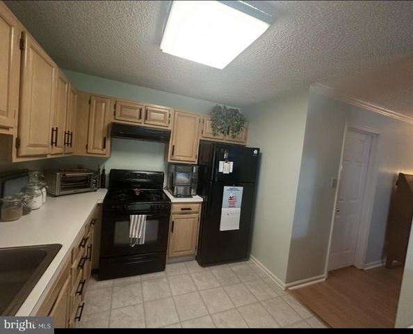 909 EAGLES CHASE DR, Trenton, NJ 08648