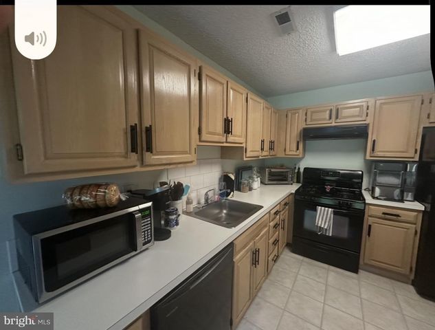 909 EAGLES CHASE DR, Trenton, NJ 08648