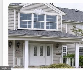 909 EAGLES CHASE DR, Trenton, NJ 08648