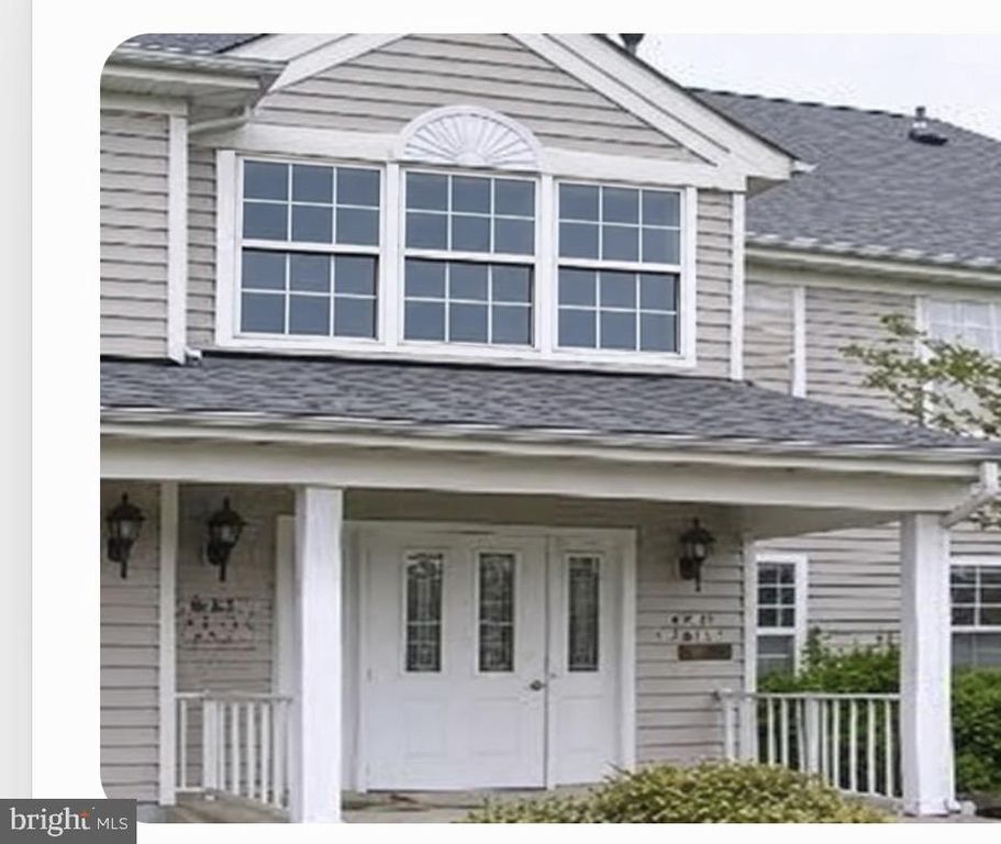 909 EAGLES CHASE DR, Trenton, NJ 08648