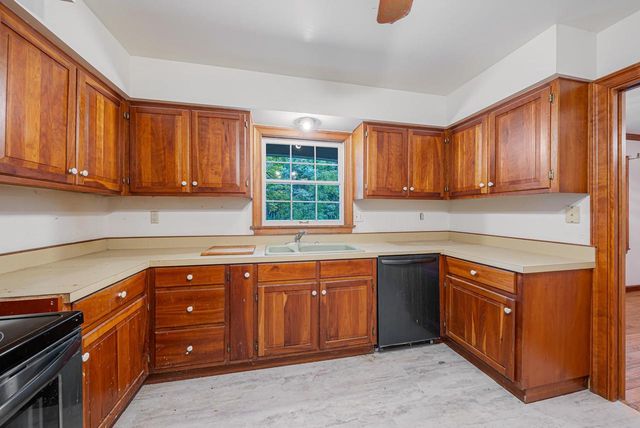 25 LULLABYE ROAD, Oshkosh, WI 54904