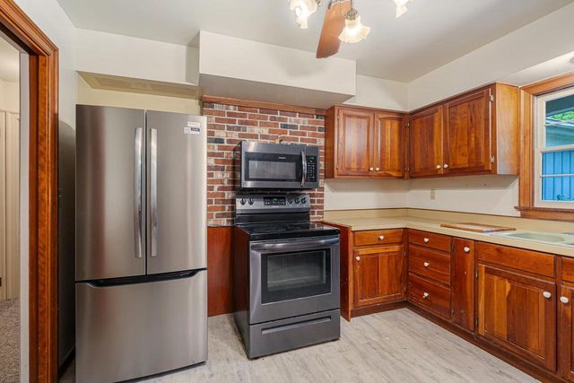 25 LULLABYE ROAD, Oshkosh, WI 54904
