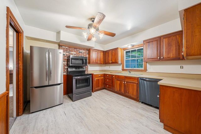 25 LULLABYE ROAD, Oshkosh, WI 54904