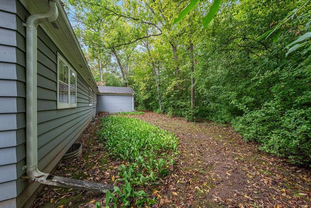 25 LULLABYE ROAD, Oshkosh, WI 54904