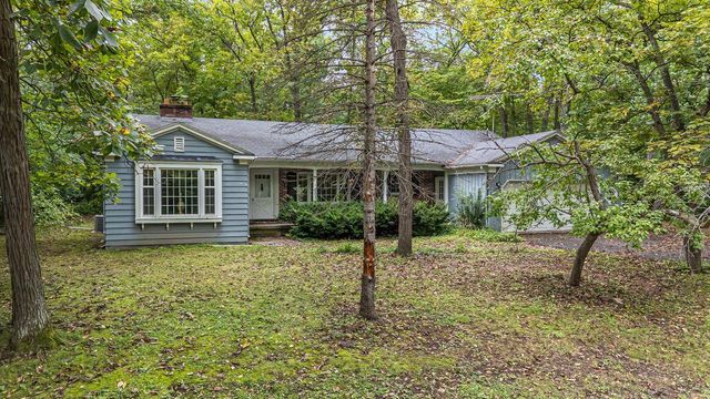 25 LULLABYE ROAD, Oshkosh, WI 54904