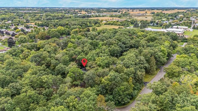 25 LULLABYE ROAD, Oshkosh, WI 54904