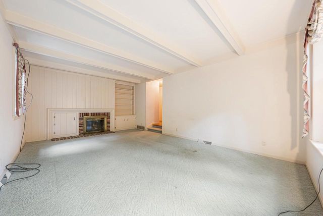 25 LULLABYE ROAD, Oshkosh, WI 54904