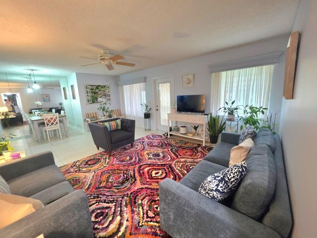 208 Pine Hov Circle A-2, Greenacres, FL 33463