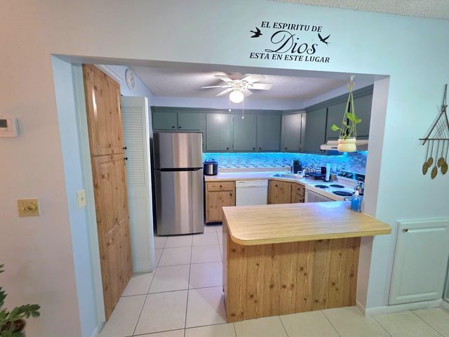 208 Pine Hov Circle A-2, Greenacres, FL 33463