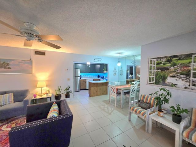 208 Pine Hov Circle A-2, Greenacres, FL 33463