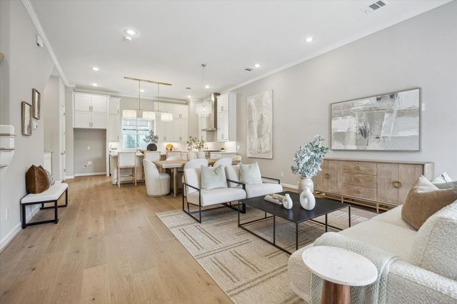 4030 Blossom Street, Houston, TX 77007