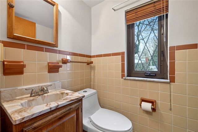 817 Lovetta Drive, Kettering, OH 45429