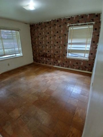 520 Highcrest Drive, Dallas, TX 75232