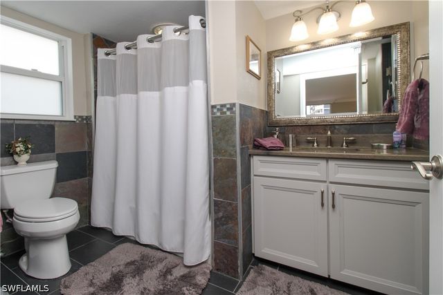10701 Gulf Shore DR 502, Naples, FL 34108