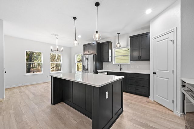 1 Happy Hollow LN, Wimberley, TX 78676