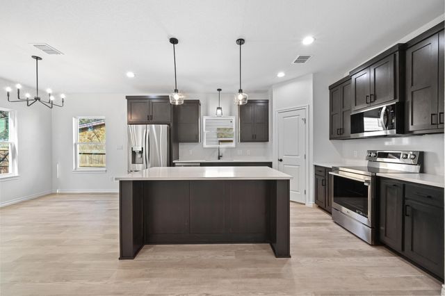 1 Happy Hollow LN, Wimberley, TX 78676